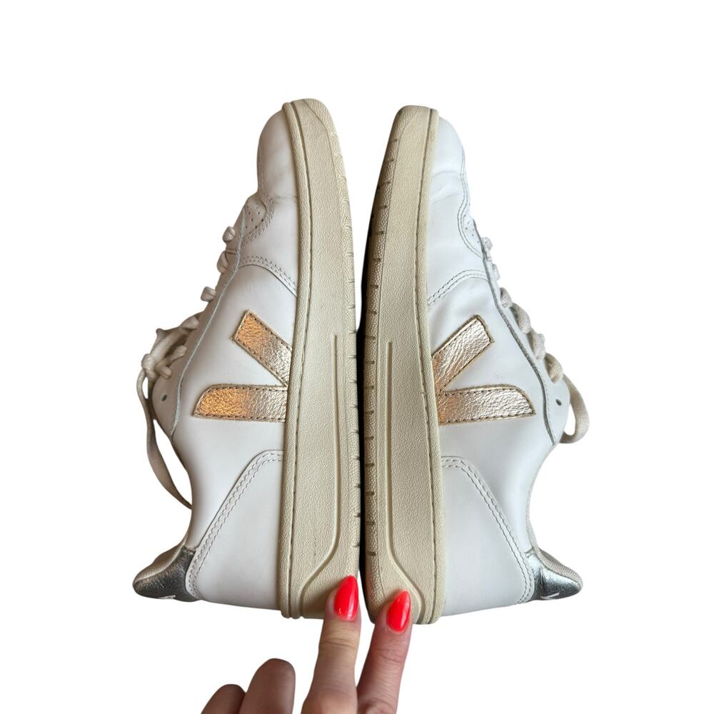 VEJA V-10 White Leather Sneakers Gold V Logo Silver Heel EUR 40 US 9 - Picture 4 of 8